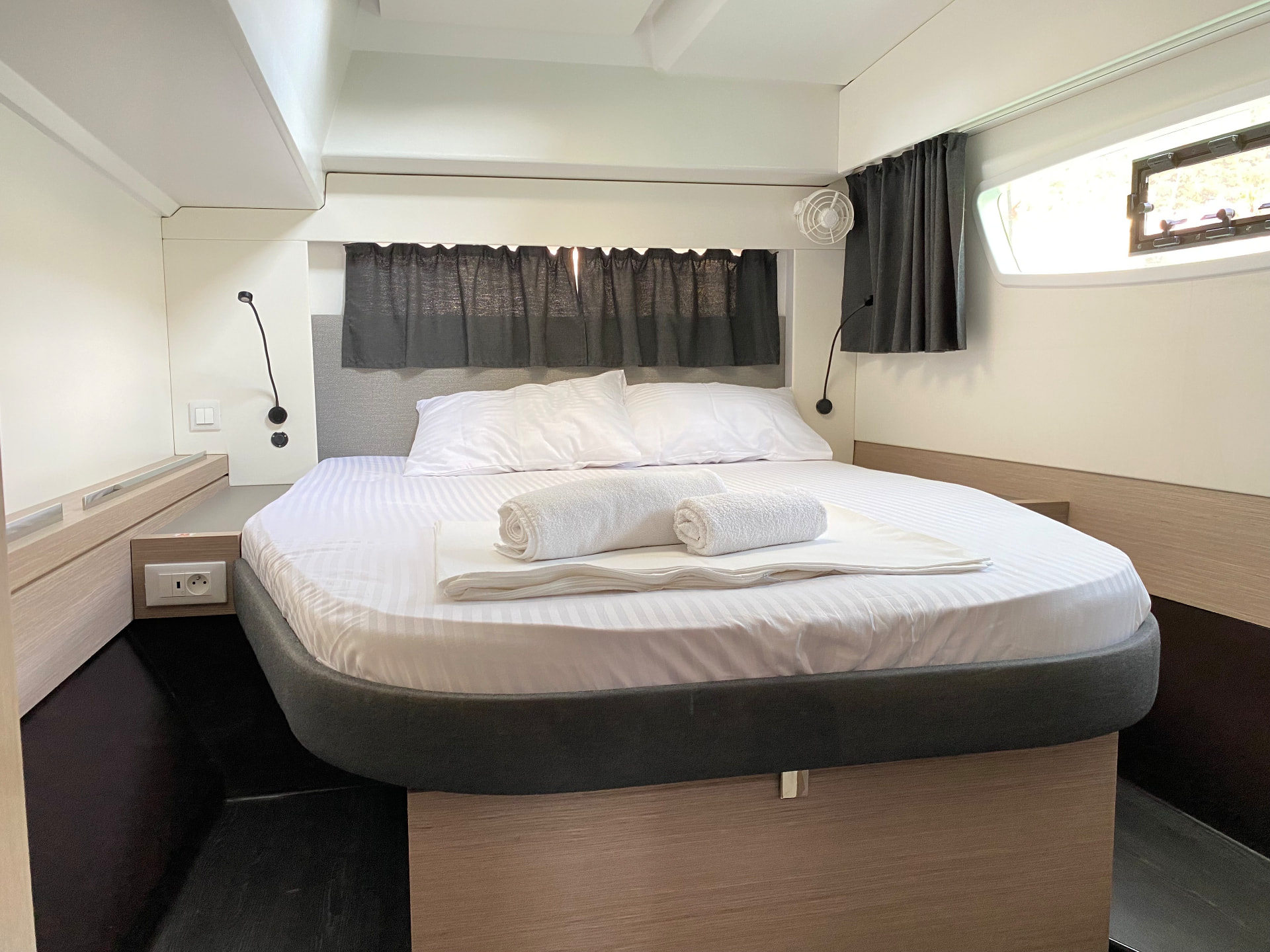 Private double cabin with fresh linen
